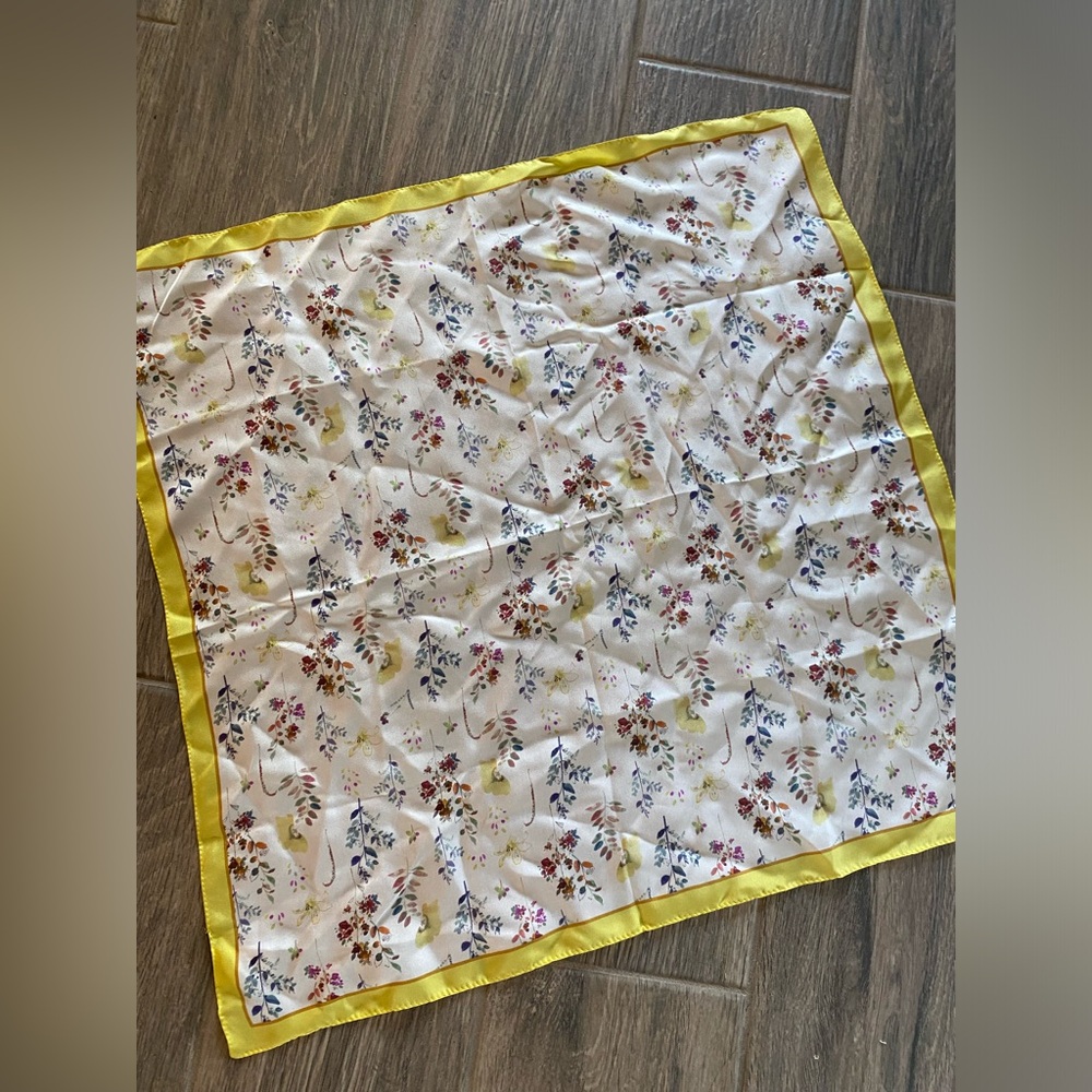 100% SILK LARIOSETA SCARF O/S 20” Yellow! 💛